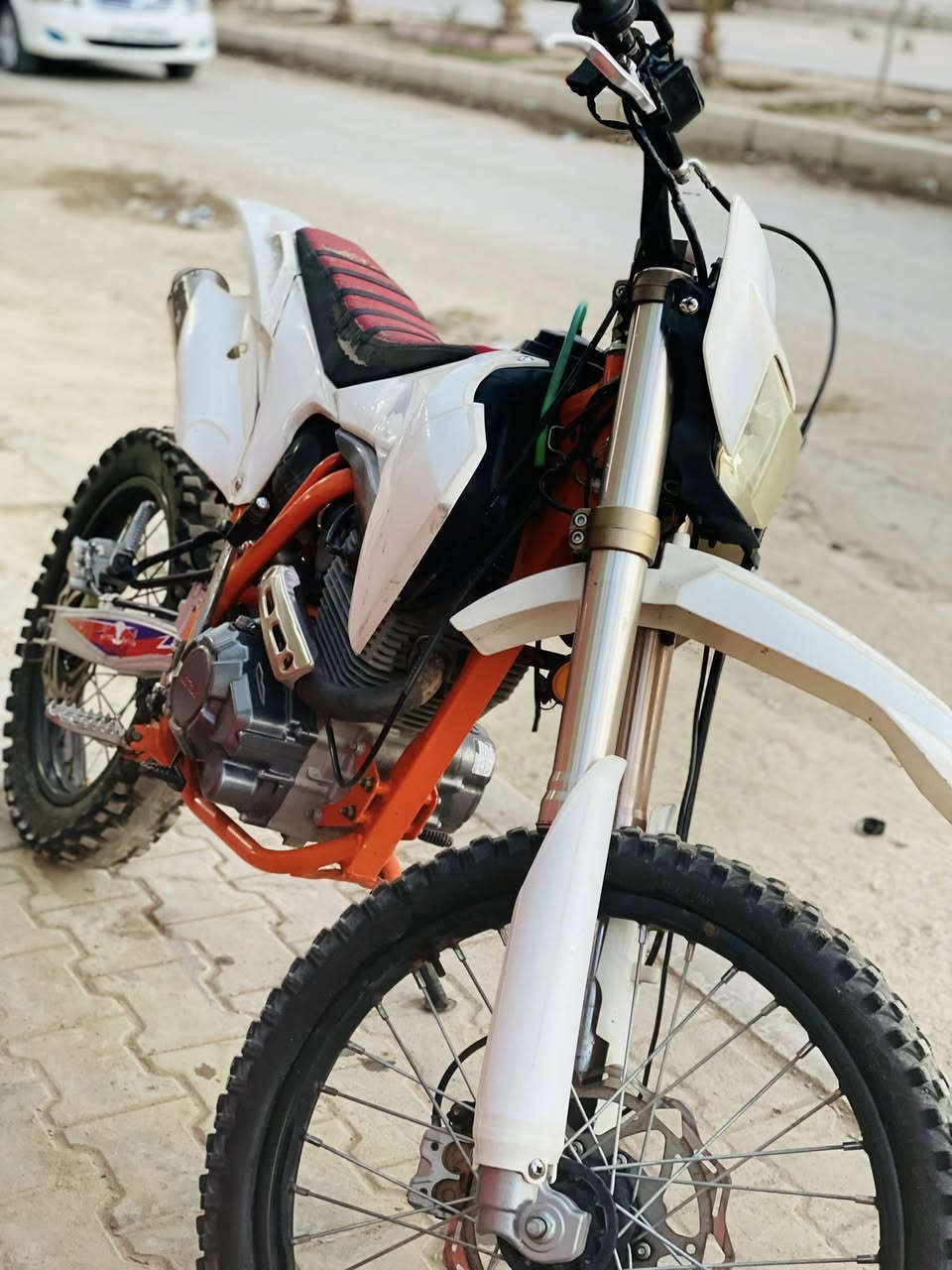 سلام عليكم دراجه قفاز للبيع (سي ار اكس) محرك (250)  او مراوس حسب القناعه المكان ديوانيه عفك  (***********)
