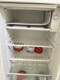 ثلاجة صغيرة • نضيفه • بغداد حي الجهاد