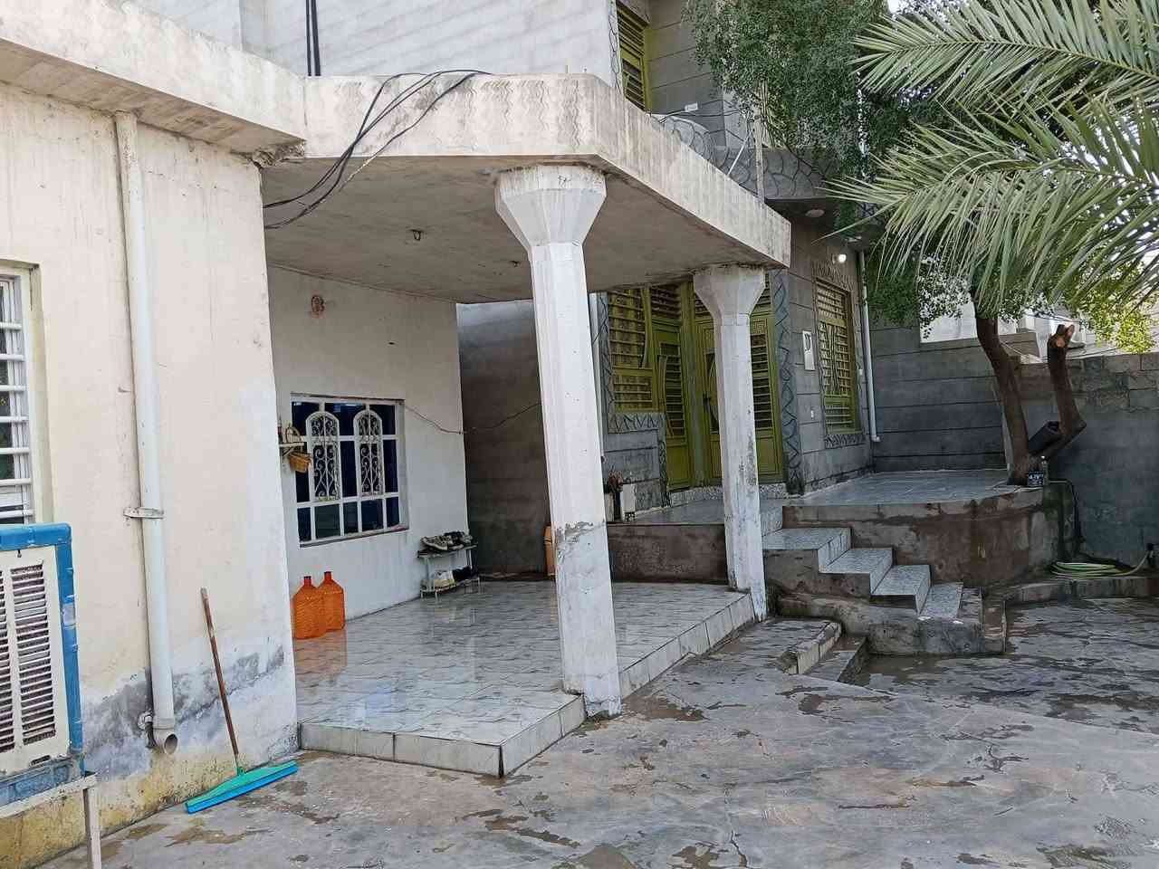 السلام عليكم
يوجد. بيتين. للبيع. خلف المستشفى.  داخل حوش واحد. علما ان الدار الاول بناء حديث غير مسكون. والثاني بناء قديم.  والمنطقه كامل خدمات مع وجود بئر ماء. الاتصال ع رقم. ***********
