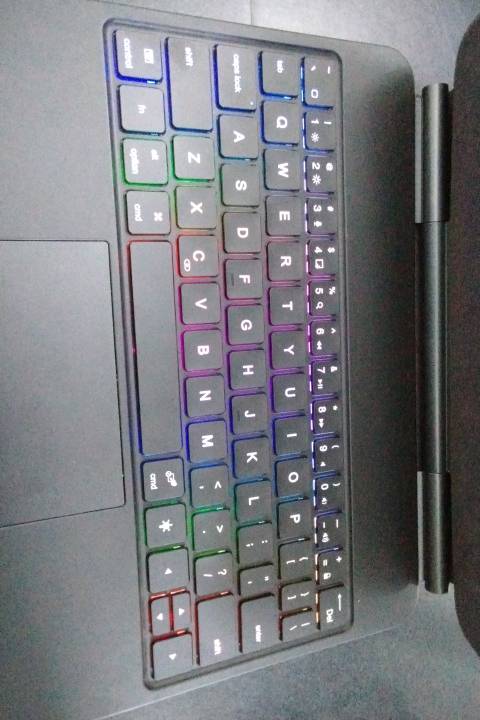 كيبورد آيباد جديد ما مستخدم 
أزرار RPG 
شحن تايب سي
مكان نجف سعر 50 الف