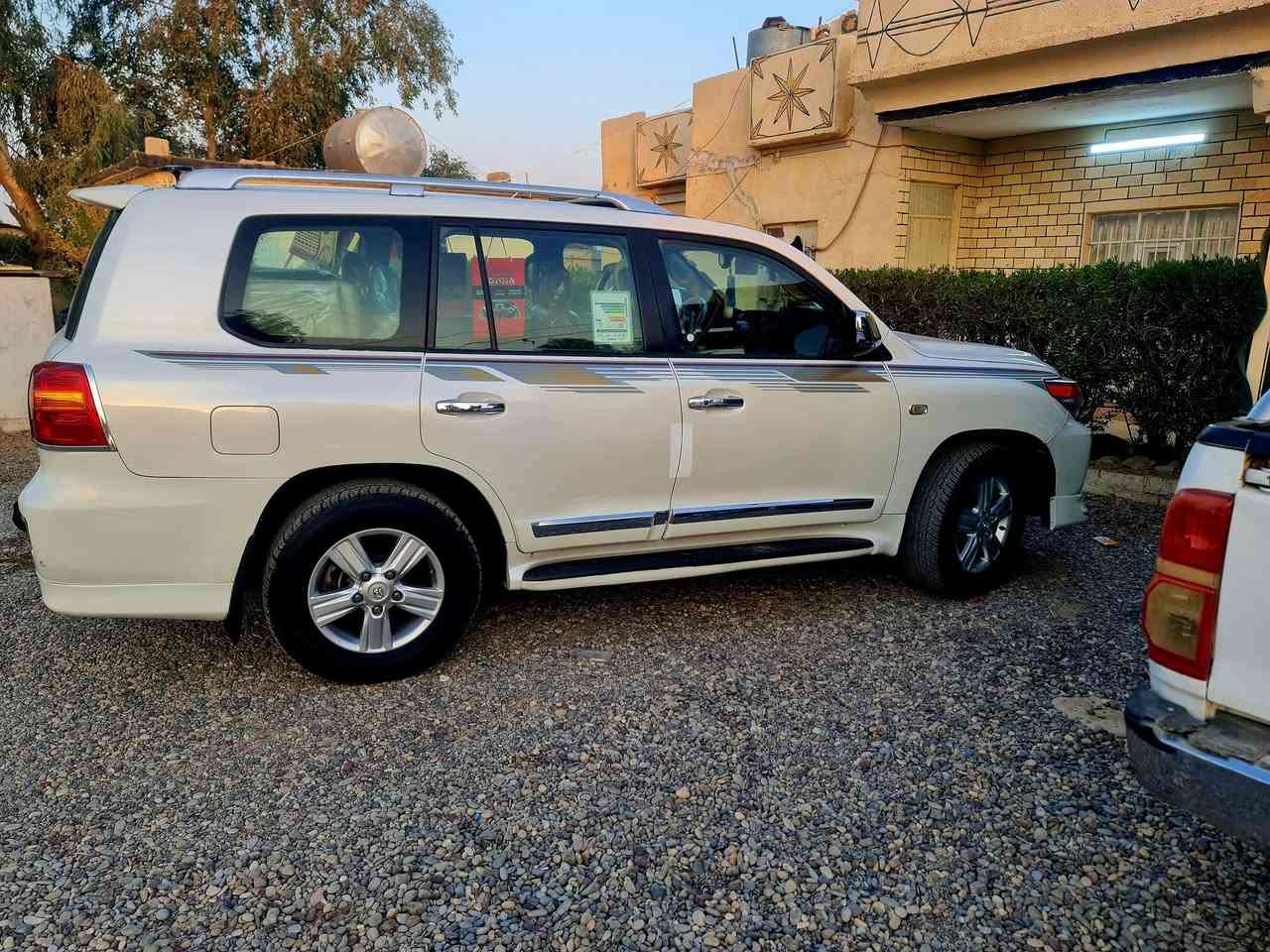 السلام عليكم اقراء المنشور لاندكروز مونيكه للبيع
موديل ٢٠٠٩ شكل ال ١٤سياره جديده بدون ضرر بدون صبغ بيها ملاحضات قليله بارد وتقليم  السياره فول محرك ٦ المرغوب محرك مامفتوح على وضع الشركه محرك كير جدد تايرات صدر جديد السياره حيل ناعمه كهربائيات كلها شغاله رقم اربيل بسمي سنويه جديده لل٣٠ تريد تحويل او وكاله سياره فول فتحت سقف تحكمات استيرن  بصمت تشغيل بصمت ابواب حساسات خلفيه ثلاجه 🥶تبريد ثلاث قطع دفع رباعي شاشه كامره خلفيه سياره جديده مال جنيه ومرتبه 
ملاحظه (ترهم مراوس بسياره سعرها ١٥٠ وجوا وفرق نقد)
مكان السياره الشرقاط الخصم  الشراي يتصل اعتذر عن القصاط السياره مشدود عليها خط ٢٠١٤
السعر (٣٠٥) وبيها مجال ***********
