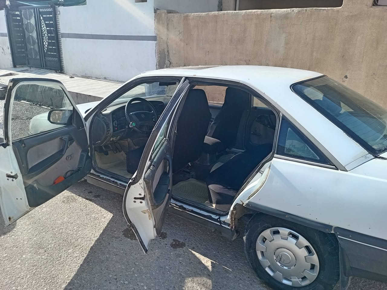 السلام عليكم أوميگا حجم 20 كير محرك فول صدر امامي جديد والخلفي نص عمر للبيع أو مراوس بفكترا أو سيفيا سعر 23 مكاني تكريت وحالياً بكركوك بعد باجر ارجع. 
***********
***********
