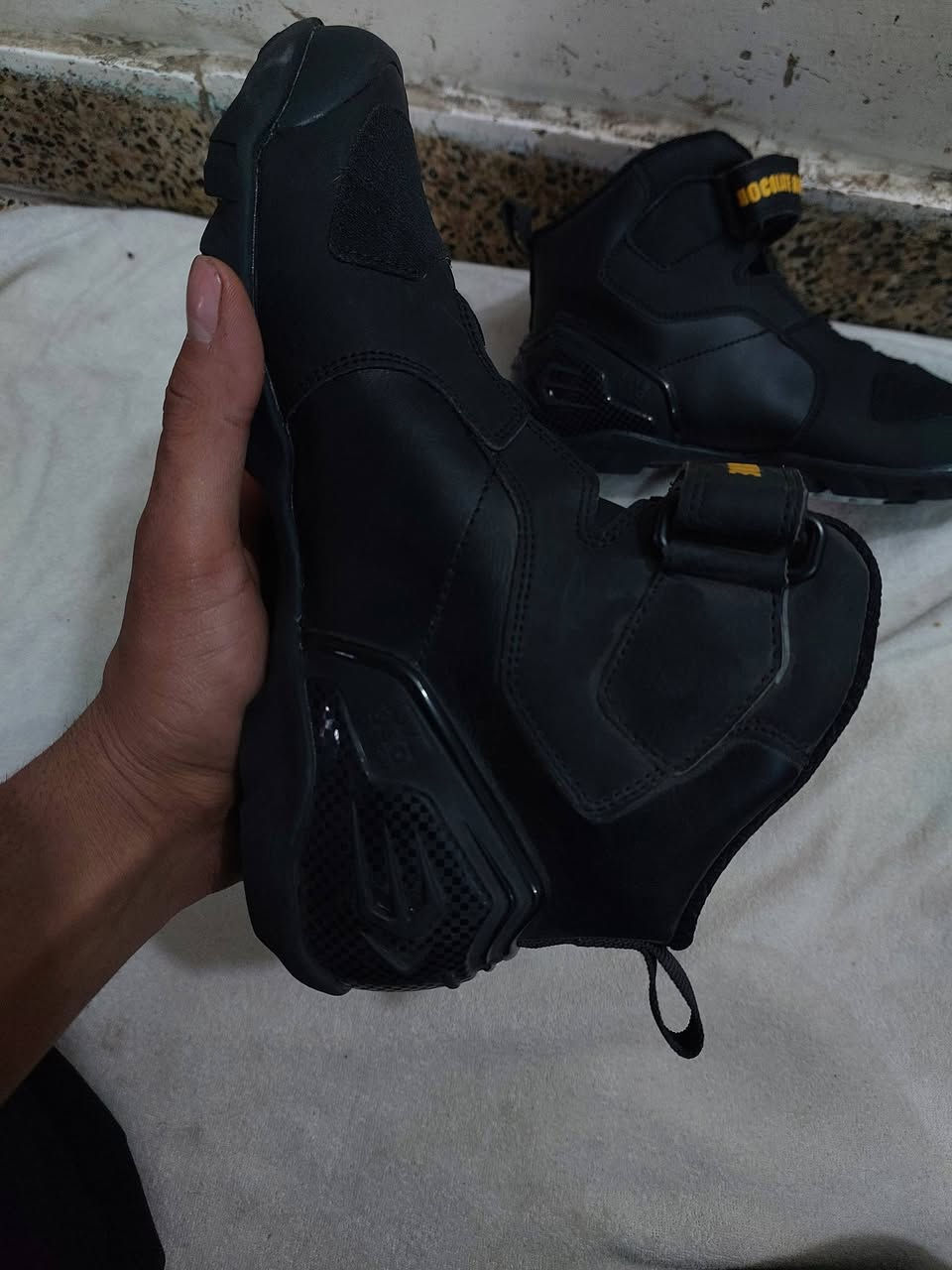 سيفتي دراجات شي راقي جديد ماملبوس قياس 40 سعر 25 الف توصيل موجود


**إذا كنت صاحب هذا الإعلان وتريد حذفه لأي سبب، رجاءا أرسل رسالة إلى الدعم الفني**