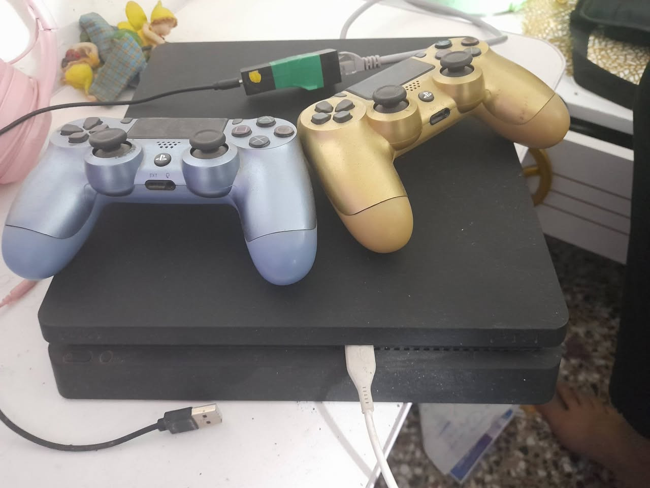 سلام عليكم بلي ٤ سليم مهكر بي ٥ العاب جي تي ورب حرب وطوبة وبتلفيد ٥  للبيع ذاكرته ٥٠٠ جيجا للبيع نظيف وشغال السعر ٢٦٠ الف وبي مجال بسيط توصيل متوفر شراي يراسلني ***********
