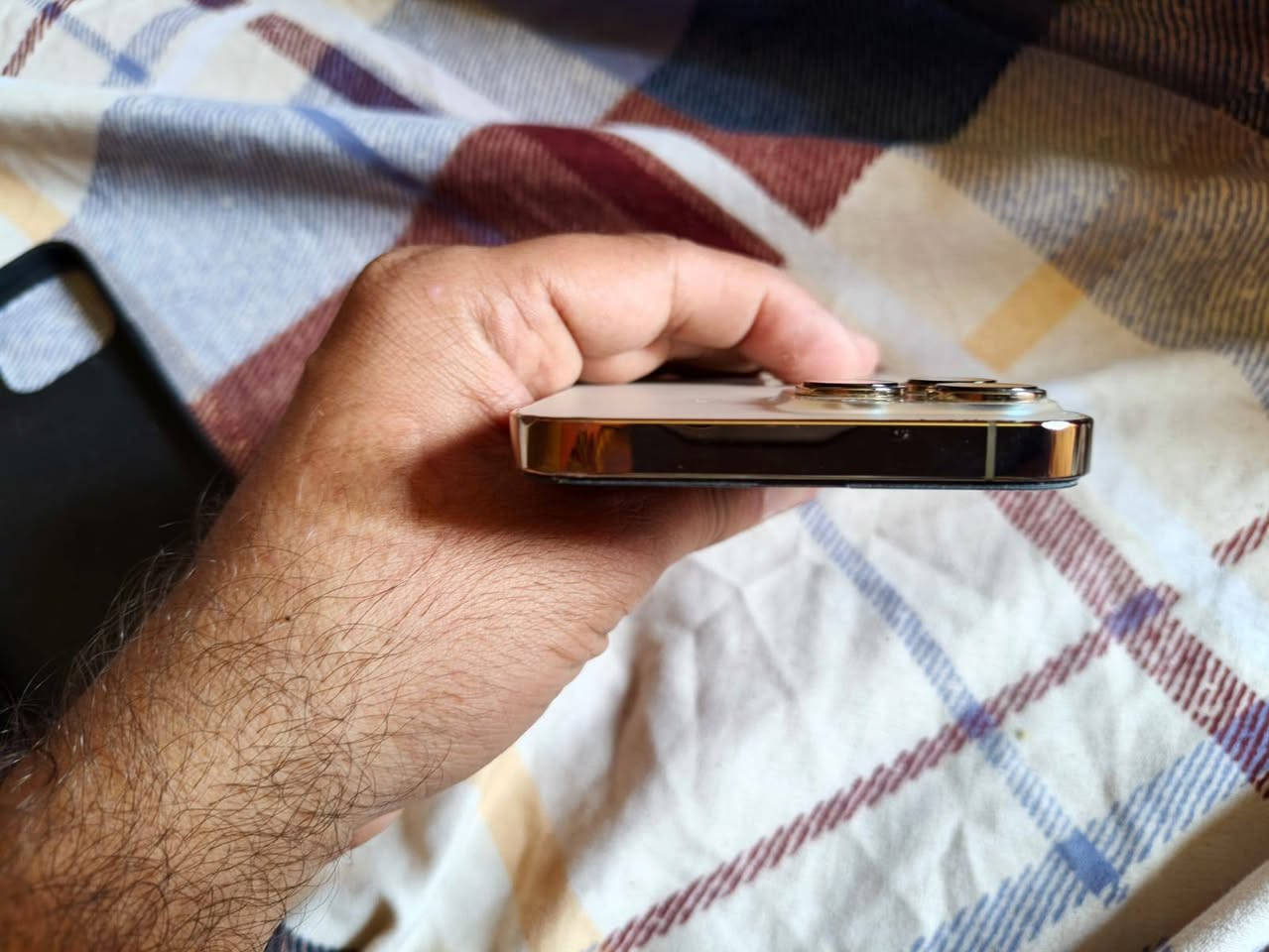 سلام عليكم  ايفون 13 برو ماكس مبدل بطاريه ذاكره 256 وشاشه نوعيه جيده  نموذج M  رقم صاحب للجهاز *********** سعره 450 الف وبي مجال بسيط
