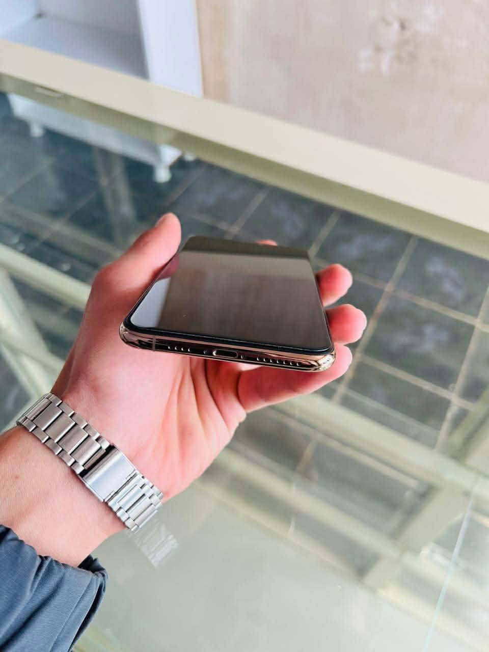 ايفون 11 برو ماكس ذهبي مميز شرط الجهاز ممفتوح
 كامل شغال فيس ايدي كامرات 
ذاكرة 265
بطارية 91 مرفوعه 95 انسى الصرف شرط حاسبه اذا بي شي مبدل تاخذ جهاز هديه
سعره 380
وبي مجال كلش قليل لان قطعه نادره 
تواصل خاص او على هاذه الرقم 
***********
