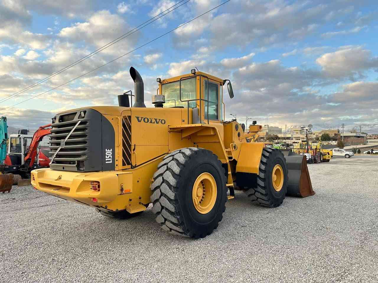 شفل فالفو للبیع دخول جدید بدون سبوغ
شۆ ڤل فالفۆ تا زە داخل بووە  بۆ ڤرۆشتن 
حجم : L150E 
مدیل : 2006
سعات : 13000
رقم : فحص موقت بصرە
بۆ زانیاری زیاتر :  ***********
