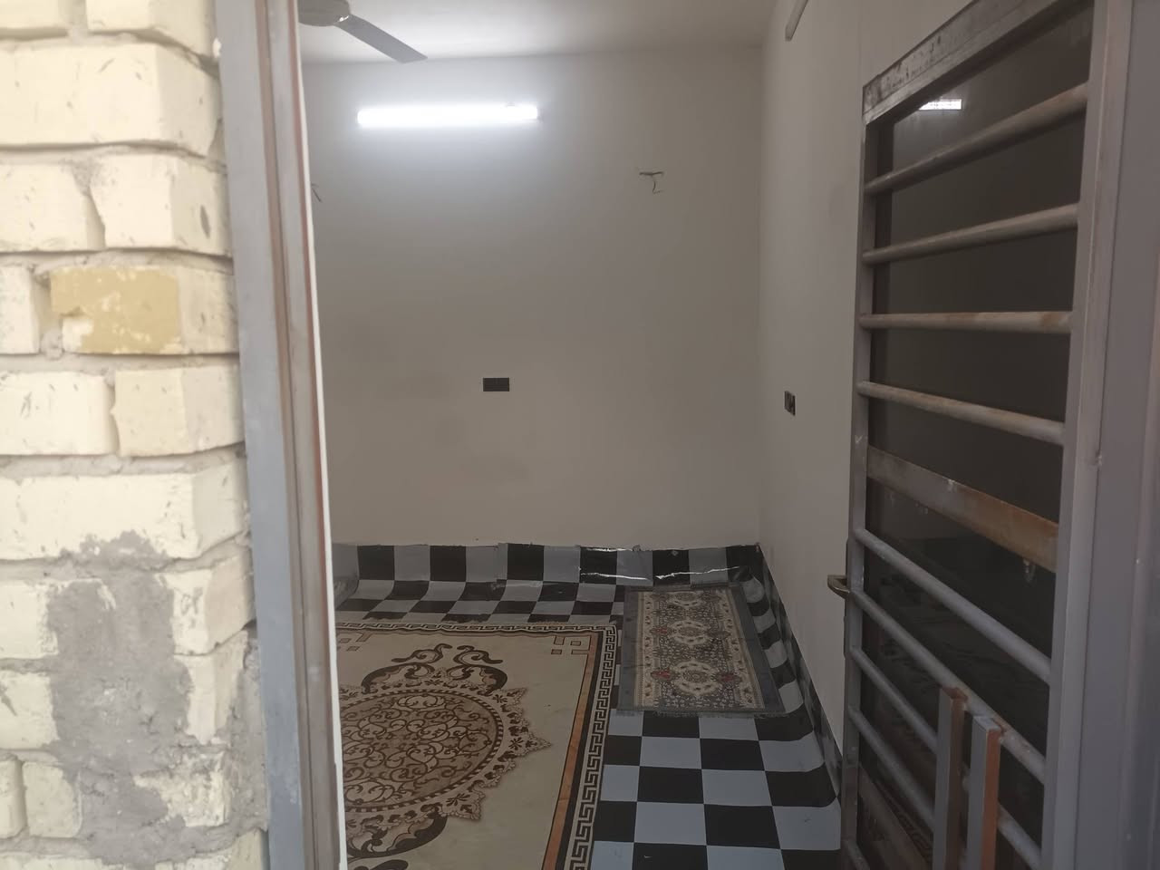 عنوان 7قصؤر شارع ابو علي قرب شارع 20
مساحه 150 متر 
واجهة 7ونص نزال 20. 
فرع 9متر 
كهرباء 
ماء 
مجاري 
تبليط 
اناره 
كامل خدمات 
الإستفسار أكثر على الرقم 
***********
طابؤ زراعي سند 25 قرار محكمه 
نسخه من السند موجود 
#الجميع
