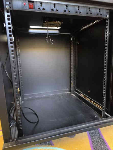 السلام عليكم
للبيع راك السعر 💸 70 الف 
للاستفسار الاتصال ***********
