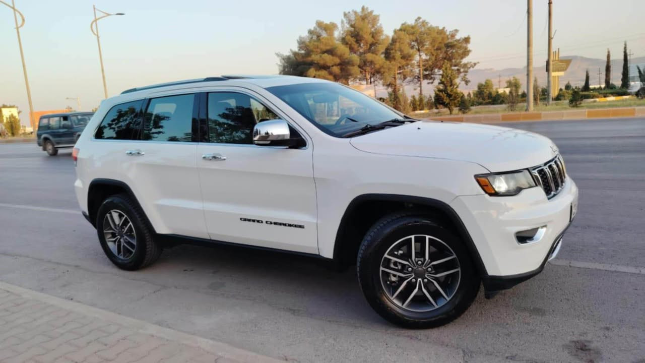 سلام عليكم 
جيب 2021 لامتد 
ماشيه 70 الف فقط 
سياره فول سلايت
ونضيف جدآ جدآ 
بيه فقط بونيت صبخ شبر بل باب ورة سكن  والباقي مكفول مابيه اي شي ومشيه جدآ قليل 
مكان كركوك شورجة
السعر مناسب
 244 ورفه 

للاستفسار 
 
.‏‪***********‬‏ كركوك, العراق
