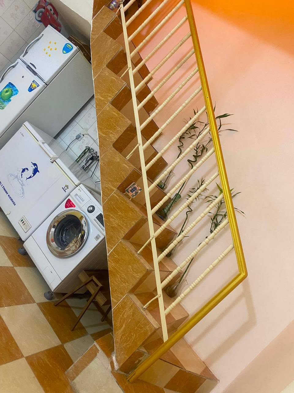 🏘🏘بيت للبيع ديالى خانقين / توله فروش طابو صرف قرب مخزن ابو لاوان واسواق صباح طابو صرف طابق وربع مساحة منه120 متر واجهة 6 والنزال 20 
طابق الاول 
1 غرفة نوم واستقبال وصاله داخلية ومطبخ ومجمع صحيات 
طابق الثاني 
1 غرفة نوم وبيتونه كبيره 

السعر / 80 مليون بي مجال بسيط 

للأستفسار اكثر اتصال بالارقام فقط 
***********
 ***********
مكتب فريا موفق للعقار
