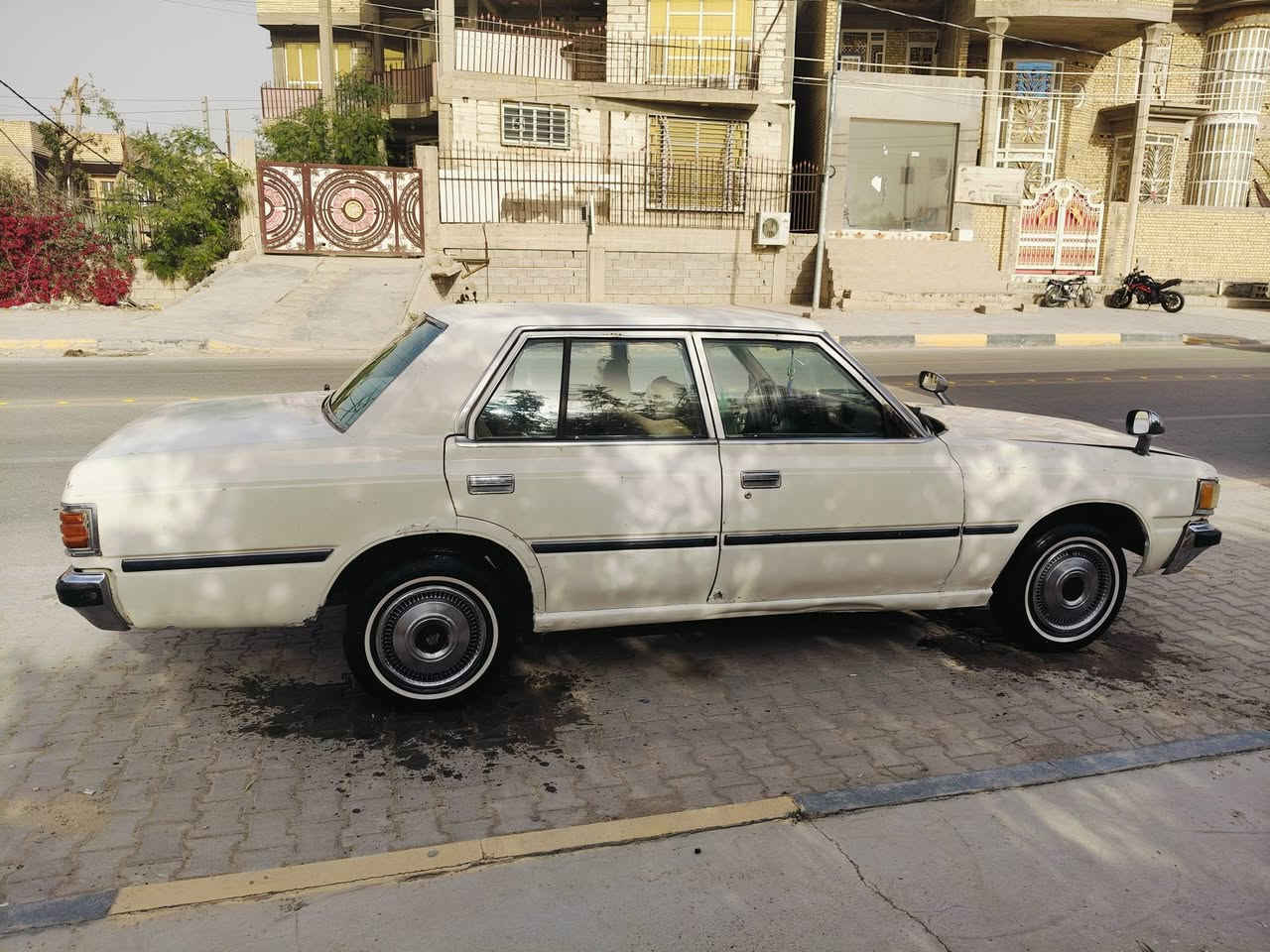 سلام عليكم كراون موديل 81 سيارة رقم نكليزي بسمي سيارة كير ومكينة وتبريد شغال وتخم تاير دوشمة جديدة غرفتهة حلوة وسعر 35 وبيهة مجال*********** العنوان واسط كير ومكينة بطة ما متواجد علة الفيس شراي يتصل وبلخدمة
