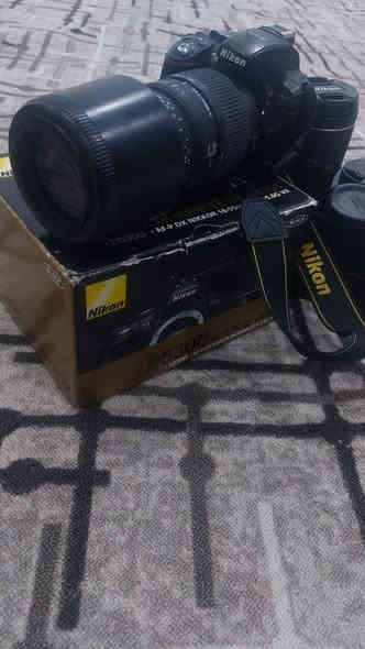 كاميرا نيكون 5300D جديدة شرط الفحص يجي وياها عدسة ونضيفه كلش
قيم سعرها بما يرضي الله 
عدسة
هود
بطارية
شاحنه
حزام *********** مكاني نجف
