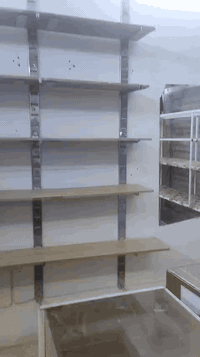 رفوف للبيع مال محل السعر ١٠٠بي مجال ***********
