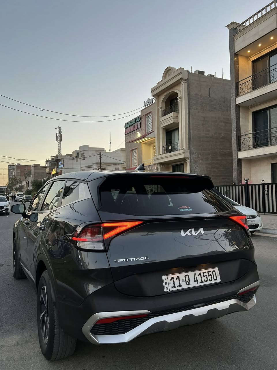 سبورتج وارد امريكي 2023 هايبرد بانزين رقم بغداد الدولي سنوية وهزة جديدة السيارة جديدة بوضع الزيرو ماشية 29 الف بدون حادث بدون ايرباك بدون قطرة صبغ  فقط سرقة جاملغ امامي وراجع نفس اللون صور الحادث مرفقة بالمنشور السيارة كاملة بدون نقص شاشة متصل كيجات دجتال كير ماوس هاند بريك بصمة AWD  وضعيات قيادة ( ايكو - سمارت - سبورت - سنو ) رادار امامي خلفي جانبي اوتو هولد تبريد بيانو دشبول بيانو بلاك قطعتين تبريد لد امامي لد خلفي لايت عدسة متحرك 
العنوان بغداد المنصور 
هاتف *********** 
السعر 187 بيها مجال بسيط
