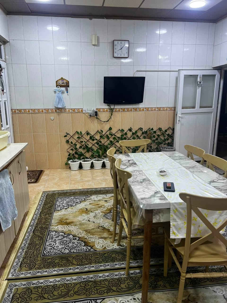 🏘🏘بيت للبيع ديالى خانقين / سيروان مقابل جامع رسول الاعظم كدامة حديقة 
مساحة 200 متر طابق واحد واجهة 10 والنزال 20 

2 غرفة نوم واستقبال وصالة داخلية ومطبخ ومجمع صحيات ودرج داخلي وبيتونة وكراج سيارة وحوش كبير 

السعر / 60 مليون بي مجال 

للأستفسار اكثر اتصال بالارقام فقط 
***********
***********
مكتب فريا موفق للعقار
