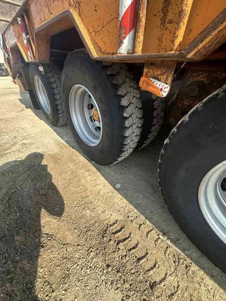 سلام عليكم للبيع لودر هافو الماني الطول ٩ما عده الركبه العرض ٣متار و٣٠سم الرتفاع ١٢٥. تخم تاير جديد تخم ويل جديد حته السبيرات تاير ويل جدد ما مصبوغه علشركه 
دناكير ١٦ كهربائيات كامله حداديه فول عربانه جديده الاستفسار ***********
