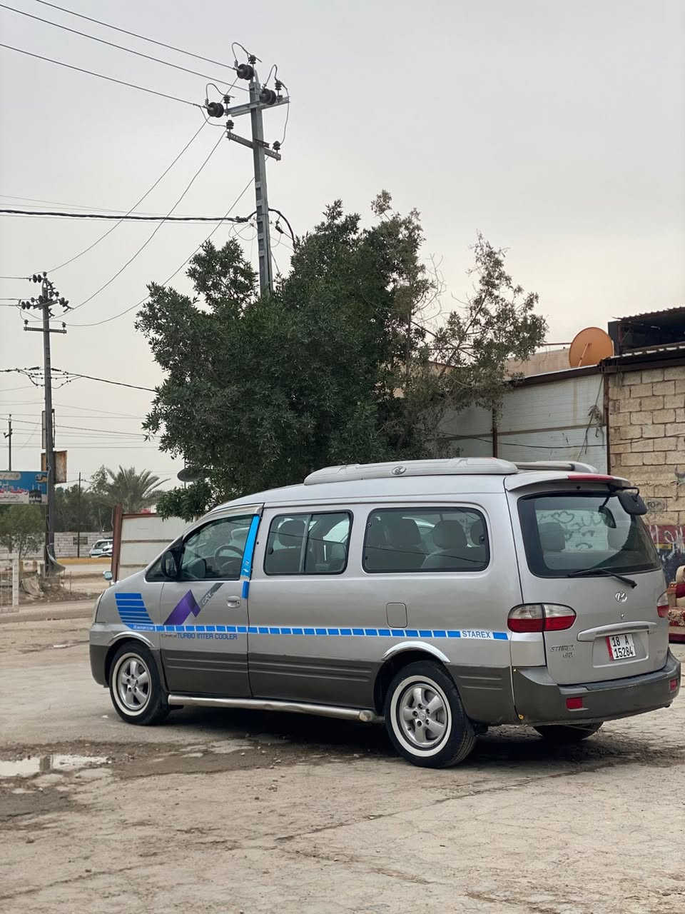 السلام عليكم ستاركس موديل 2007 اصل تكمه وسنويه رقم بابل إنكليزي شرط التحويل سنويه لغاية2028 مصفره هيئه ومرور 
مفتوح كير عادي مكينه وكير واكسل كفاله بشرط المكينه لاتنقيص ولاتبخيرر البدي كفاله من الحادث + رشات صبغ بسيطه 
الدواخل نضيفه بمعنى الكلمه دوشمه ارضيه وكشنات والتنته حداديتها منفوضه نفض ١٠٠٪؜
كهربائيات كلها شغاله سنتر لوك شغال  
تخم تايرات جديد ابو الخط 
السعر 80 وبيها مجال 
مكاني بابل
للاستفسار***********
***********
