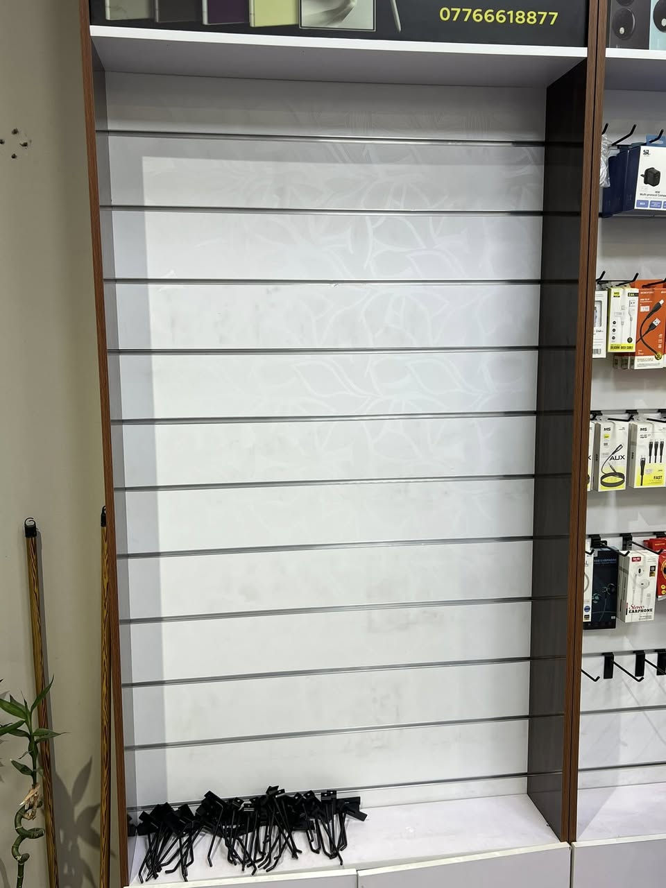 فاترينات هوكات تعليك عدد 3 قياس 1*260 مخزن واعلان
فاترينات خانات عدد 3 قياس 1*260 مخزن واعلان
جديدات مستخدم 3 اشهر فقط 
سعر الفاترينة الواحدة 75 الف 
ابيع كلهن وابيع اجزاء
المكان الكرادة داخل 
***********
