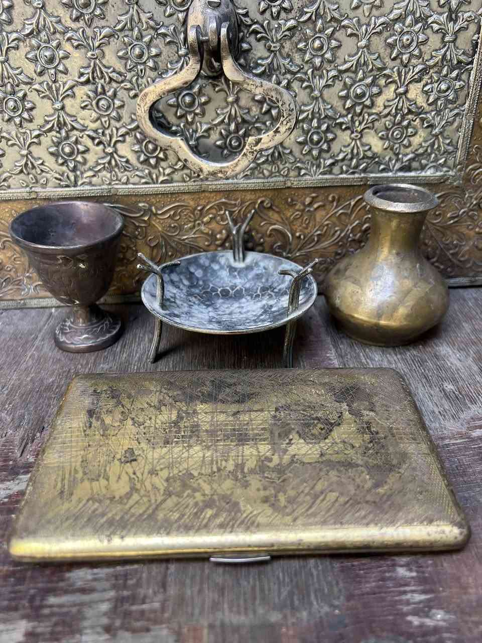 و
مجموعة نحاسيات نحاس احمر نقش يدوي وطلاء فضة مزهريات ومصغرات ومنقلة و علبة ١٤ قطعة
سعر المجموعة كامل ١٧٠ الف يعني القطعة ١٢ الف
واتساب ***********
