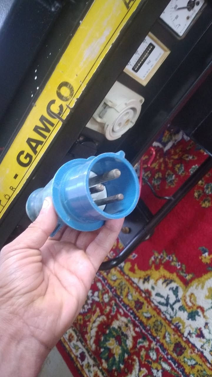 مولده اقصى ياباني . بانزين 5ونص كيفي 22 امبير الحجم الكبير . مولد كلش نضيفه نكره بتشغيل سلف وحبل باتري نقص / شغال السعر 400 مكاني بغداد التاجي توصيل موجود 
***********...... واتساب
