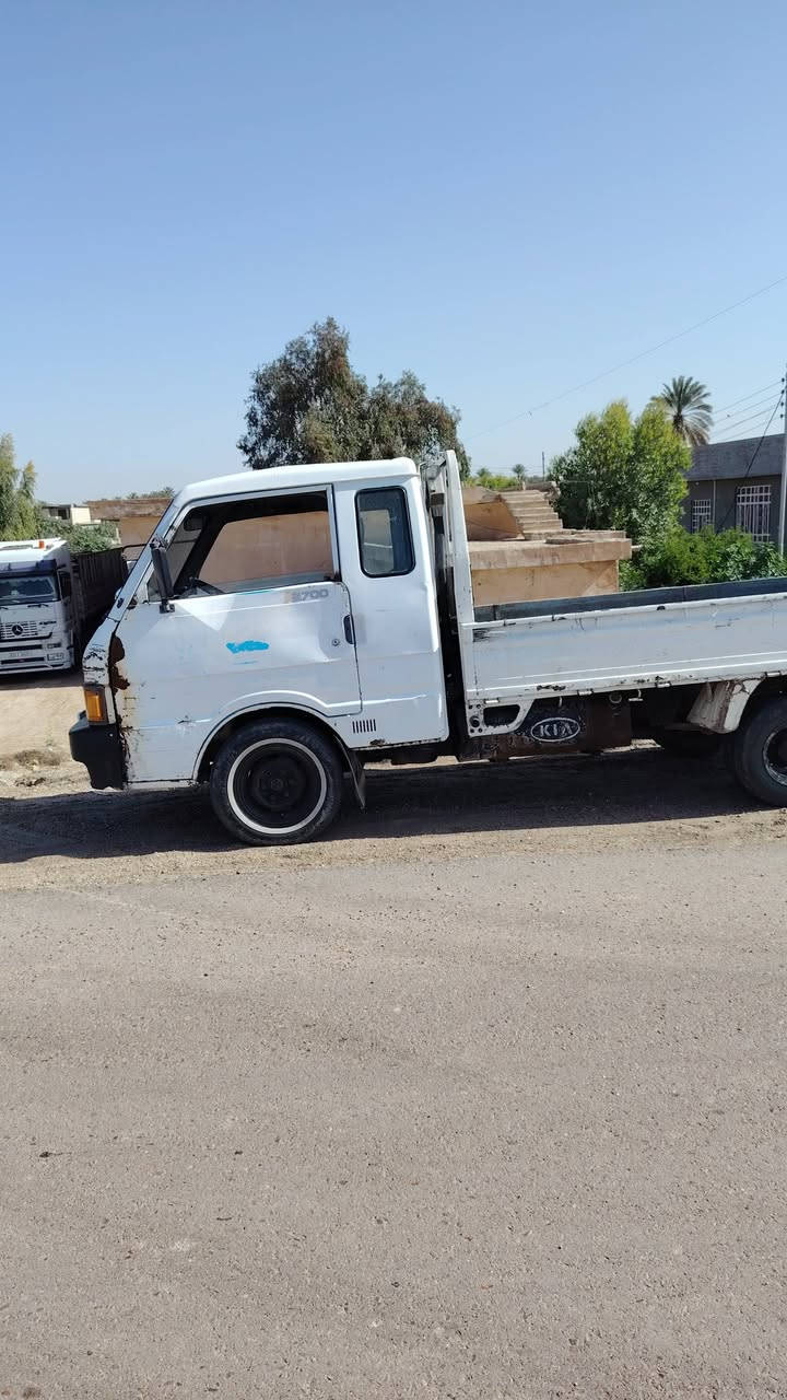 السلام عليكم  كيا بنكو موديل 93
سياره بلاديه رقم بغداد  
تحويل مباشر كفاله عامه كير محرك شواصي 
السعر 50
***********
***********
المكان  أبي غريب خان ضاري
