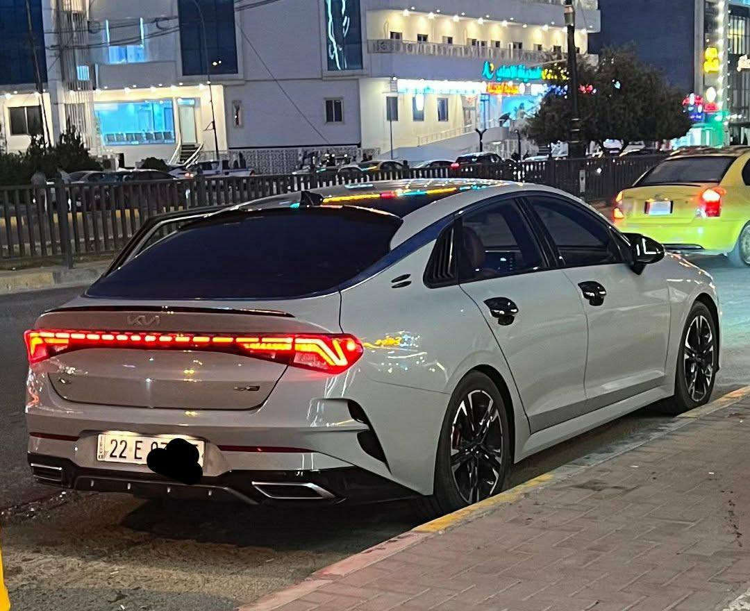 للبيع
K5 GT-Line موديل 2022، 
لون سمنتي 
ماشية فقط 54 آلاف ميل 
 باسمي رقمها اربيل الجديد 

📌 المواصفات:
• محرك 1600 تيربو اقتصادي وقوي
• تشغيل بصمة + تشغيل عن بعد
• شحن لاسلكي للهاتف
• شاشة كبيرة 
• رادار جانبي وخلفي + مراقبة النقطة العمياء
• رادار الخطوط + قيادة ذاتية عالخطوط
• مقاعد جلد احمر + كرسي كهرباء
• ستيرن حرف D + كير أوتو وعادي
• أنظمة قيادة (Smart - Normal - Sport - Custom)
• مانع انزلاق + نظام ABS
• AUTO HOLD + AUTO BRAKE
• شاشة أعطال + كشافات أمامية + لايتات LED ثلاث عدسات
• نظام ملاحة + خرائط مدمجة
• حساسات كفرات + إشارات مرايات
• أندرويد أوتو وايرلس + AUX + USB + بلوتوث
• تحكم كامل من الستيرن
• ويل كروم لون مميز
• بانوراما
+طخم تاير استخدام شهر يعني شد جديد 

🚗 الحالة:
[  ]  • ماشية: 54 آلاف ميل  فقط
• الضرر: جاملغ امامي ايسر صبغ  وجاملغ الامامي يمين بي بارد، 
•صور الضرر مرفقة

📍 الموقع: الموصل /نينوئ
السعر  💸 
(185$) وبيها مجال 

للاستفسار ***********
