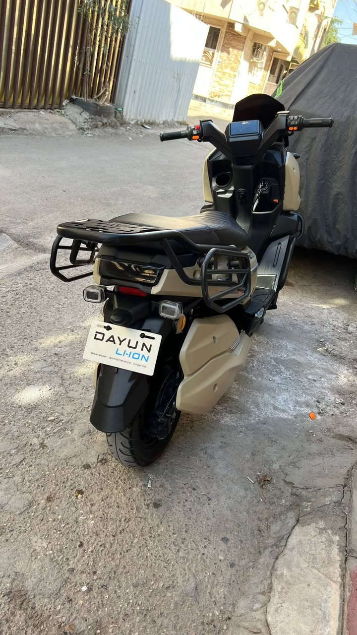 السلام عليكم..... دراجه ..TANK..أباتشي الحديث ...بطاريه ليثيوم ...السرعه ..85..حقيقي مع الوزن ...تقطع مسافه اكثر من..80..كيلو ...وشرط الفحص...كهربائيات كله شغاله..اشاره..لايت عالي ناصي..هورن..سكن..سطاب لايت..مخرج USP... سماعة بلوتوث ….لدات امامي زنون قويات كلش.. تشغيل سويج ..بصمه...جهاز مانع سرقه (قفل سيكورتي)..ثلاث تحويلات ..1..2..3..مع نمرة ال.R ترجع بگ ...شاحن ذكي الاصلي مال دراجة 96 فولط!..يدعم الشحن السريع والأيقاف الذاتي عند امتلاء....الملحقات ..السعر:(مليون 100) نضافة 100٪ اني اضمنها...مكاني بغداد  ***********
