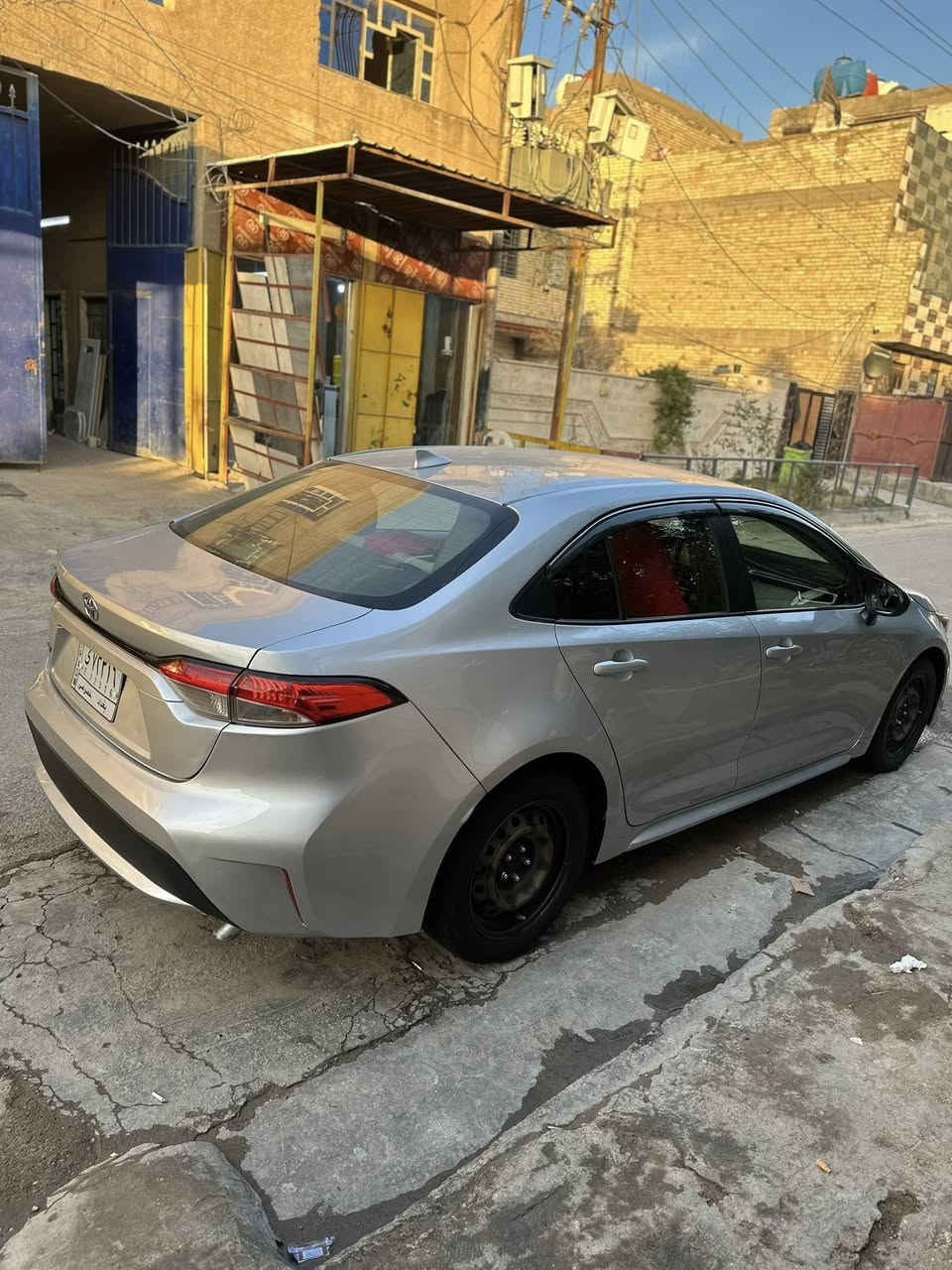 السلام عليكم 
كورلا  موديل 2020“Le وارد امريكي ياباني الاصل السياره ضربتها قبق جنطة ومبدل والباقي كفالة بجم كبس وبرغي ما مفتوح بيهة  
مواصفات السياره
محرك 1800
رادار
داخل لونين
تحكم ستيرن جهتين
مثبت سرعه
3 انظمة قياده ايكو نورمل
مانع انزلاق
مانع تصادم
لايت Led
تحديد مسار
اوتو هولد 
سايد بريك بصمه
شاشه كبيره كامرا
السياره كامله اي نقص مابيها وبأسمي تحويل مباشر رقم انكليزي الجديد هزه جديده 
ممشه السياره 120ميل وقابل للزياده 
السعر 138وبي مجال بسيط حك الجيه مكان السياره بغداد الحريه رقم الهاتف ***********ملاحظه موجود بيها سونار بيع فقط بدون مراوس
