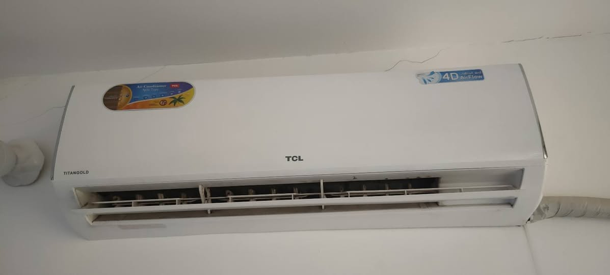 سلام عليكم
سبلت tcl ثنين طن للبيع 
سعر ٤٢٥ الف 
شغال ع الفحص 

مواصفاته :
TCL TAC-26CHS/XA (موديل 2021 )
السعة: 2 طن (24000–26000 BTU)
حار / بارد
تشغيل عادي (غير إنفرتر )
غاز R410A
كمبروسر استوائي مناسب لحرارة العراق
استهلاك تقريبي: 2.1–2.6 كيلوواط أثناء التشغيل
توزيع هواء 4 اتجاهات
خاصية التشغيل التلقائي بعد انقطاع الكهرباء

واتساب 
***********
