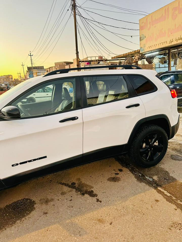 السلام عليكم للبيع او الامراوس بسياره كوريه فقط وانطي فرق عادي جيب شيروكي بزون2019 لاتتيود بلاص سياره  رقم بصره إنكليزي فول مواصفات عده البانوراما. 
1 بلاك ايدشن
2 رادرات
3 مري هيتر + اشاره بل مرايه + اشارة ترحيب 
4 بصمات ابواب عدد 2
5 كشنات جلد 
6 شاشه + كامره دواره
7 توقف ذاتي
8 سايد بريك كهربائي
9 حساسات خلفيه
10 لد امامي خلفي زنون
11 كير ماوس 4 وضعيات
12 كير 9 نمر
13 فور ويل
السياره جديده المعنى الكلمه ماشيه 45mi الف السياره جاهزه للأخير من جميع النواحي مكينة 2000 تيربو لا تنقيص ولا تبخير   حادثه بنيد امبدل ومصبوغ وجاملغات املاونيهن فقط بدون معجون ودواخل السعر 125 وبيها مجال للشراي
***********
