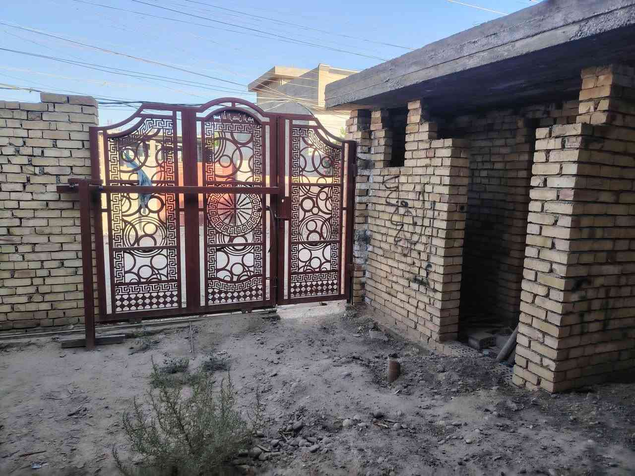 سلام عليكم
هيكل للبيع مسقف
الموقع صلاح الدين قضاء بلد حي الوحده قرب منزل الشيخ باسم عبو
تفاصيل الهيكل
جنس عقار ملك طابو صرف
المساحه ٢٥٤ متر بالسند واقع حال ٣٠٠ متر
يحتوي على
كراج
حديقه
كليدور
استقبال
مطبخ حار وبارد
صاله كبيره
غرفتين منام
صحيات داخليه وخارجيه
حديقه خلفيه
خدمات كهرباء ماء ومجاري يبد عن الشارع الرئيسي ٥٠ متر
للاستفسار الاتصال على الأرقام التاليه
***********
***********
او مراجعة مكتب التمار للعقار الواقع شارع المحطه محلات الحاج عدنان
