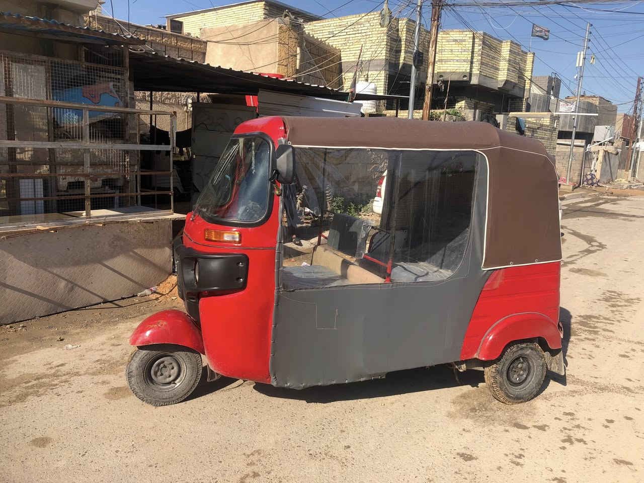 تكتك البيع موديل ١٨اوراقها اصوليه شرط لترقيم معمره ومصبوغه عام محرك عشرين نقصها صالنصه بيها تجاريه سعرها ٣و٧٠٠وبيها مجال مكاني سبع قصور رقم الهاتف ***********
