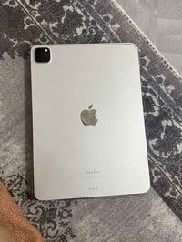 ايباد 11 برو M2 • ١٢٨ • نضيف