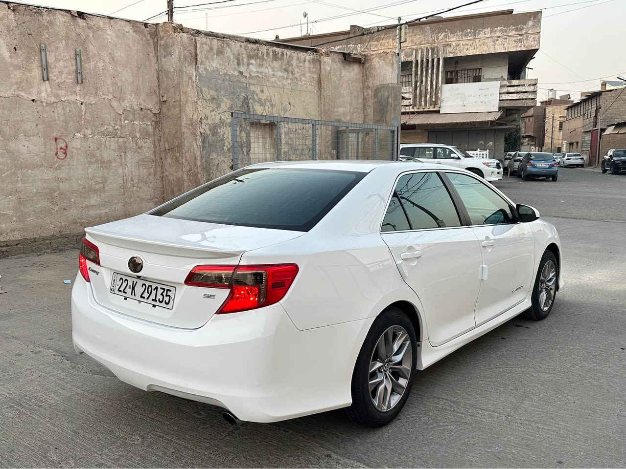 كامري 2013 SE 
يةك دةست زور خاوينة ٣ پةلةي بچوك بوياغة 
تايةو ويلي تازةي لةسةرة 
كوشن جلد
سوكان فوليم يدة شةفت
رةقةم و سةنةوي تازةية 
بةشةرتي تةحويل
مالي دوستة
رةقةم موبايل : ***********
                                         *********** كركوك, العراق
