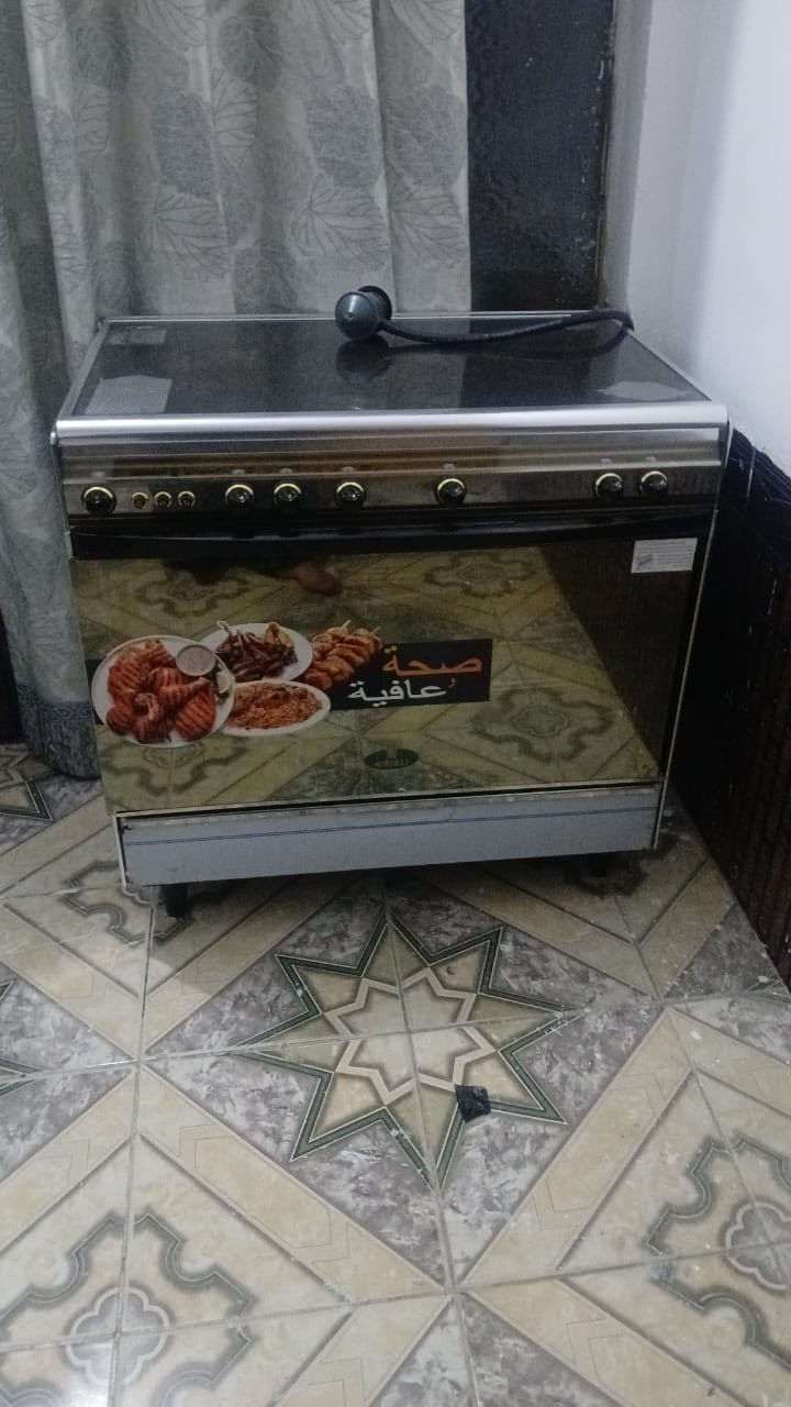 طباخ اخو جديد مرة وحده مشغلي خمس اعيون نوع كريازي الاصلي السعر 600 وبي مجال بيسط وع فحص الاتصال ع الرقم ***********
