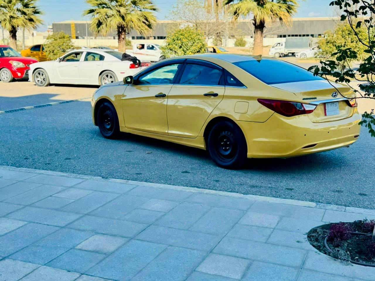 سوناتا مديل 2012 سعر 87 قابل للتفاوض الأستفسار اتصل *********** وراد أمريكي حادثها دعاميه فقط بدون دواخل والباقي كفاله عامه مواصفات شاشه كبيره تحكم ستيرن كامره خلفيه قطعتين تبريد حساسات امامي وخلفي داخل بيجي مكينه 2400 مكينه وكير مكفولات حداديه جديده تخم تاير تبريد تدفئه شغال مشروع وطني سنويه 28 مكان سياره كربلاء
