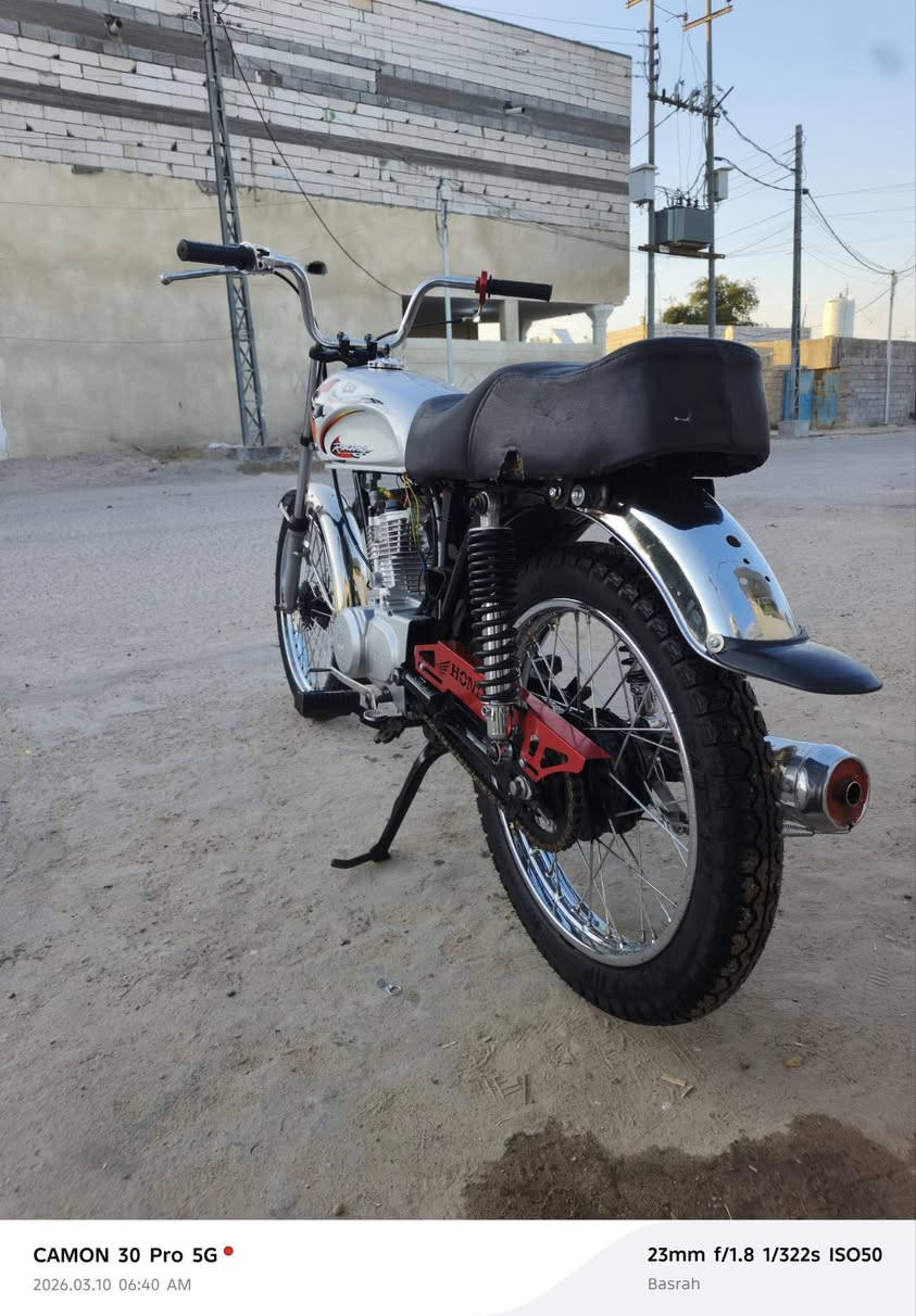 سلام عليكم دراجه البيع محرك سيجي نامه
شاصي نامه دراجه دوات تعمير جديد ماصله فترا وتركه 
سعر ٦٢٥ ومكاني البصرة زبير ***********
