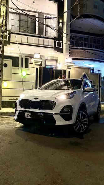 السلام عليكم 
سبورتج موديل 20 ماشية 51 الف كم السيارة بيهة كم طخة مو بالشارع كلهن بباب گراج البيت لان چانت السيارة بيد بنية غشيمة … جاهزة اي نقص مابيهة سيارة حلوة ومال بيت يعني مال جني الطختين ذني صلحناهن الباب الخلفي اليمنة انصبغ والجاملغ تكحيل بس تخم تاير داخل حمصي خمسة ويل كب والسبير المقدس مشام الهوة رقم انكليزي وبسمي سنوية لل 29 واي استفسار اني حاضر عنوان بغداد البلديات ***********
