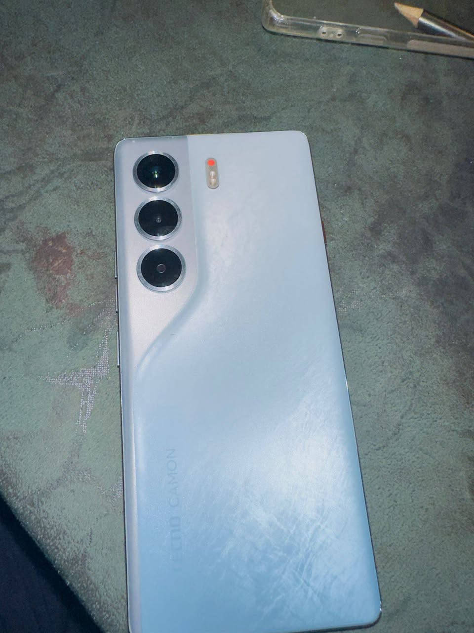 السلام عليكم كامون ٤٠برو فايف جي جهاز غني عن التعريف جهاز كفاله عامه من كلشي جهاز كلش نضيف ذاكرة ٢٥٦ عشوايه ١٢+١٢ شاشة منحنيه ضد الماء وضد الكسر جهاز تحفه بلعافيه الي ياغذه اليريده يجي خاص مكان بابل محاويل ***********
