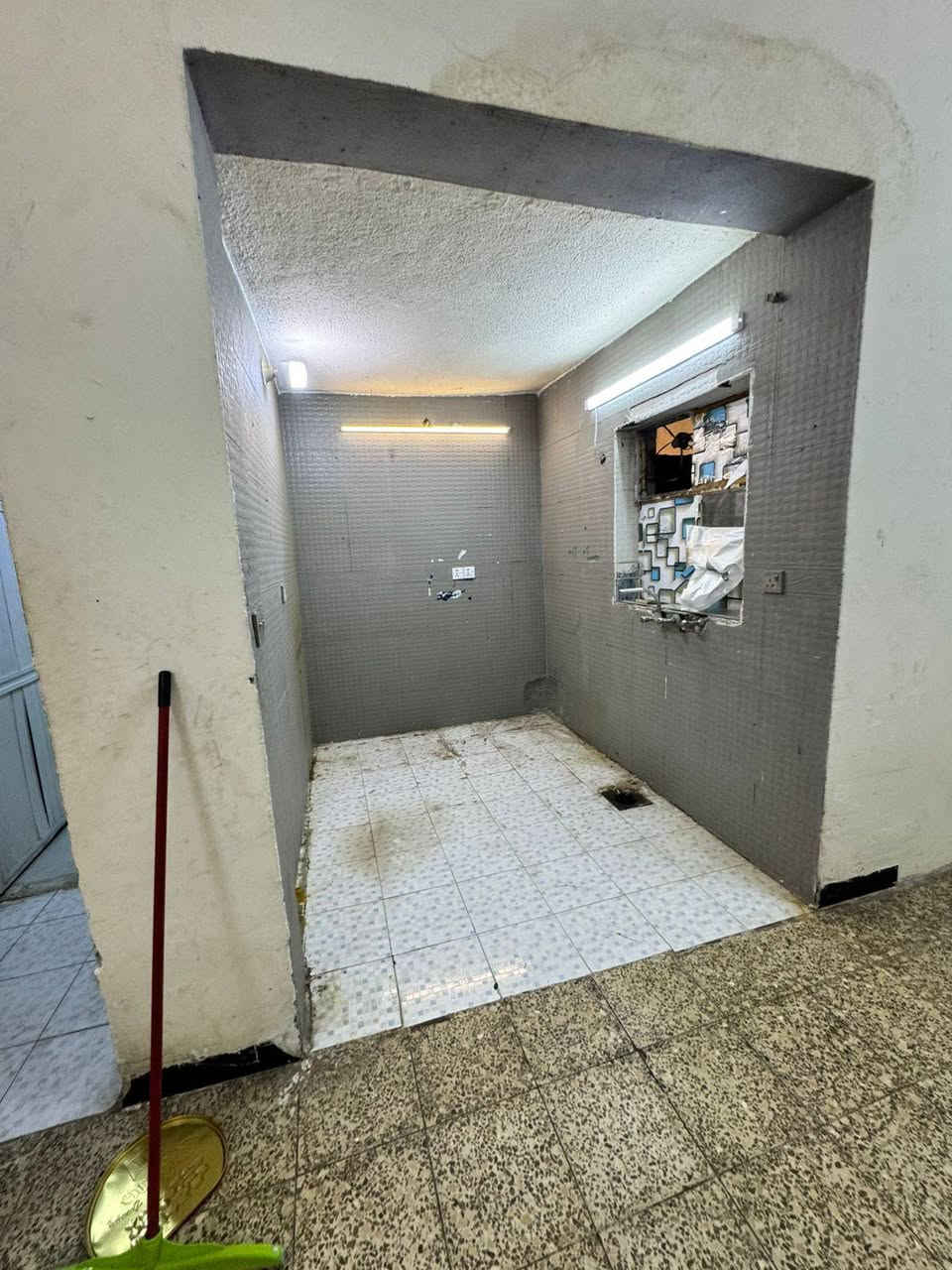 سلام عليكم 
يوجد دار 150م للايجار 3نوم بل السيدية 
بدل الايجار 750 الف للاستفسار ***********
