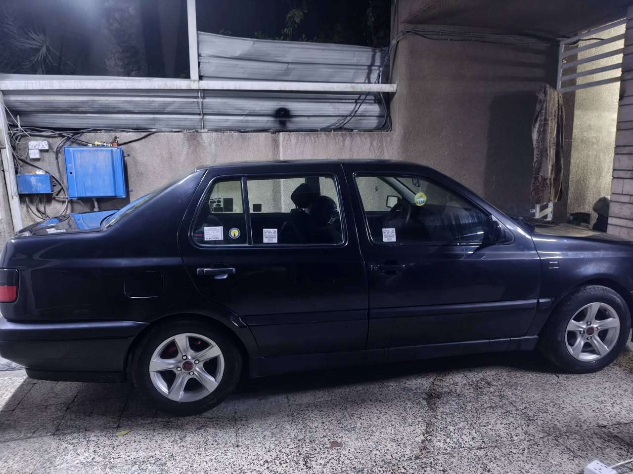 سلام عليكم ورحمة الله وبركاته
سياره كولڤ فينتو موديل 95 
حجم المحرك 2000 كير اوتو 
الرقم خصوصي بغداد باسمي
تحويل ثاني يوم 
سعرها ٤٥ ورقة 
العنوان بغداد 
الرقم ***********
