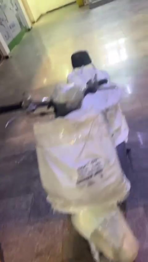 والله يعمي بعدو كارتون صارله ٤ ايام من نزل من رمبه  وسعر جمله يلا عمي ع بلاد *********** وسعرو 1100 بي مجال شوي لل طيبين  أي مراوس مريد
