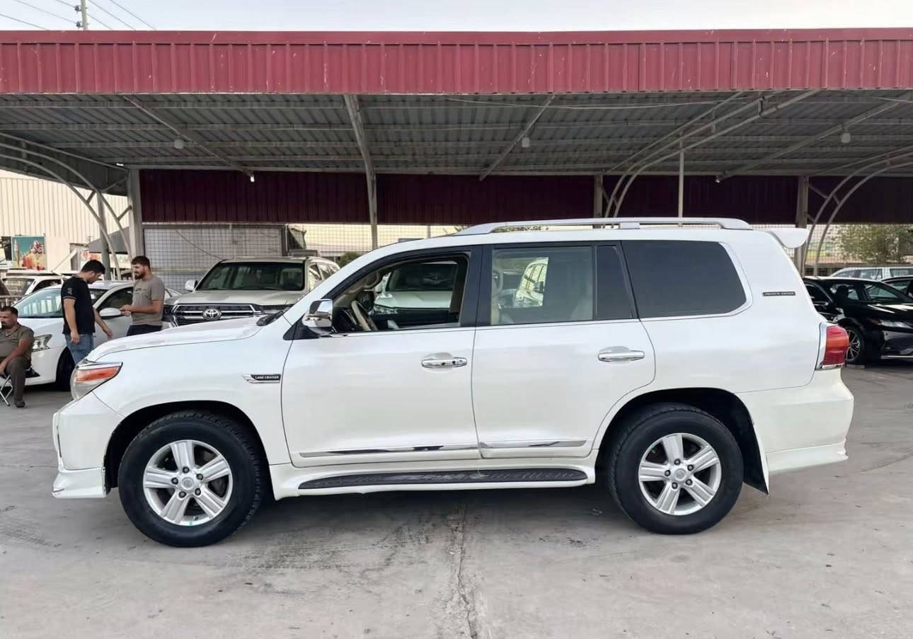 سلێمانی
وەنەوشە gxr 
مۆدلێ ٢٠٠٩  شکل گۆراوە بۆ ٢٠١٥ 
یەک پارچە بۆیاخە بێ ناو کرد 
مەکینەی کراوەتەوە 
هەشت بستۆنە 
290$ گەلاو مەعمەلە
0771 591 6060
0750 156 2050
