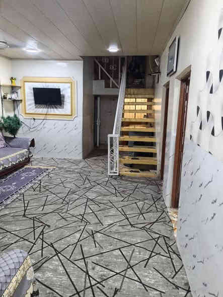 بيت للبيع حله حي المهندسين قرب مدرسه عمر ابن عبد العزيز مساحه 250  بيه 3 غرف   وطابق ثاني.وصحيات خارجيه فقط وكراج سياره وبيه محل  وشارع مباشرين بيه اعمال المجاري والتبليط ويمه مدرستين للبنين والبنات وعليه خط كيات  سعر ب١٩٠ وبيه مجال الي يحب يتواصل عل هاذه الرقم ***********
