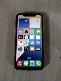 ايفون اكس آر • ذاكرة ٦٤ • بطارية ٧٦٪