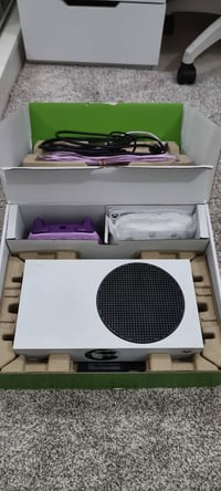 للبيع إكس بوكس سيريس إس جهاز نظيف ما مفتوح ب 339 ويه اليده الثانيه ب 3...