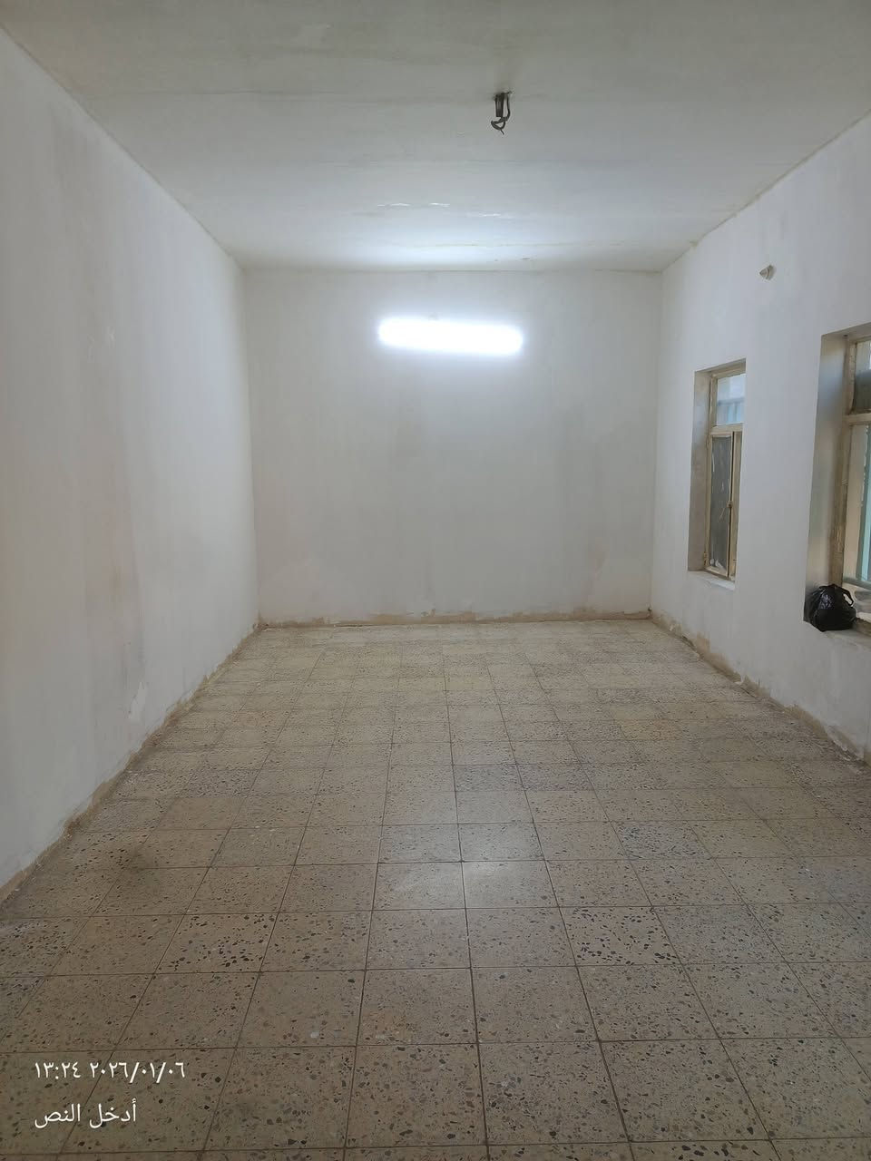 دار للبيع المساحة 180 متر واجه 12 نزال 15 ينقسم نصفين حسب المساحه الي تعجبك
بناء تسعينات موقع البياع حي السويب

 طابق ونص 
2 غرف نوم
2 هول داخلي 
2 حمام 
استقبال 
مطبخ 
مناور ثنين 
للاستفسار الاتصال على رقم *********** ☎️  بي واتساب
