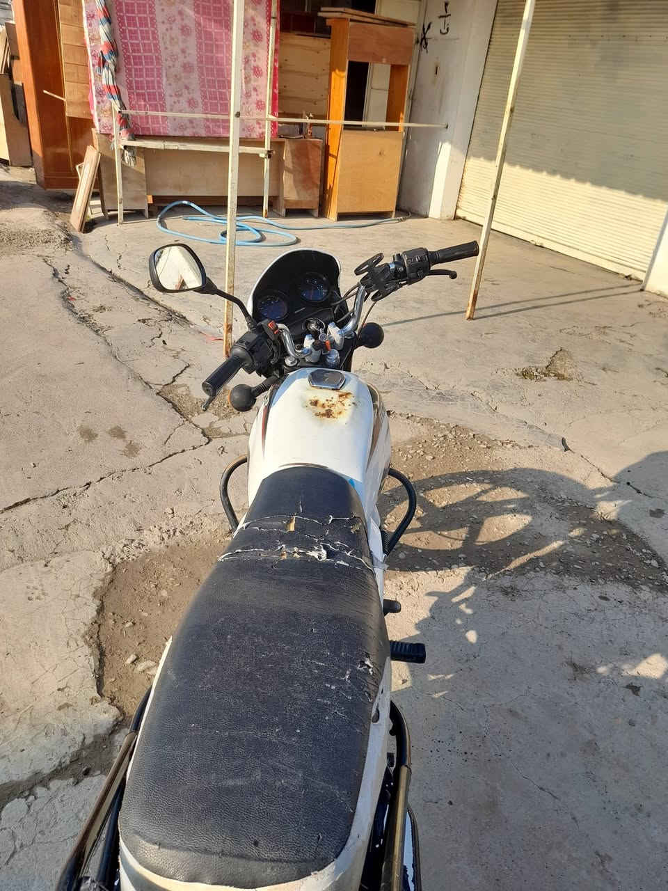 دراجة بوكسر2020 للبيع 
مكينه مامفتوحه وخير من الله
اوراق اصوليه اضمنلك ترقيم 
كهربائيات كامله
كيج سرعه يحتاجله بس واير
غير هذا الدراجه كامله مكمله من كلشي 
مكاني جسر مهروت مامتواجد ع الفيس 
*********** اتصال / واتساب
