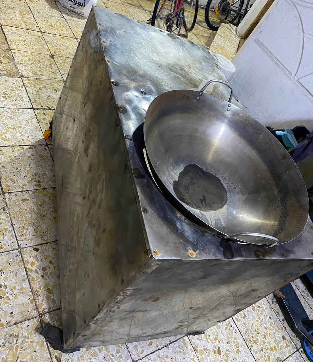 ميز فلافل للبيع سل ستيل سعره 200 الف وبيه مجال شي قليل
رقمي/ ***********
